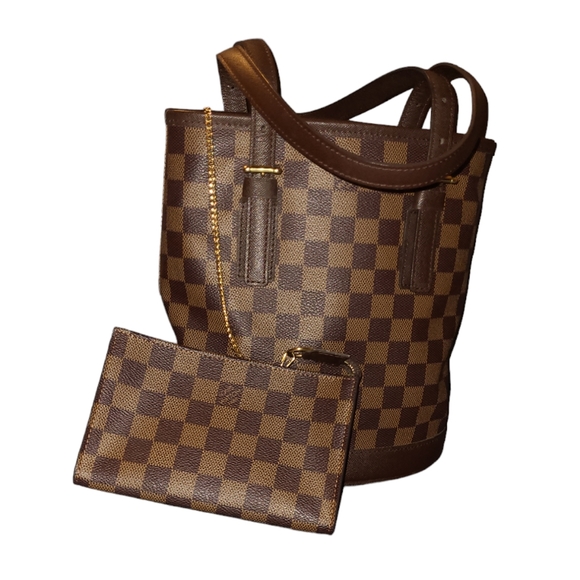 Louis Vuitton Handbags - 💕HP💕💯Authentic Louis Vuitton Marais Bucket Bag with Pouch Damier Ebene